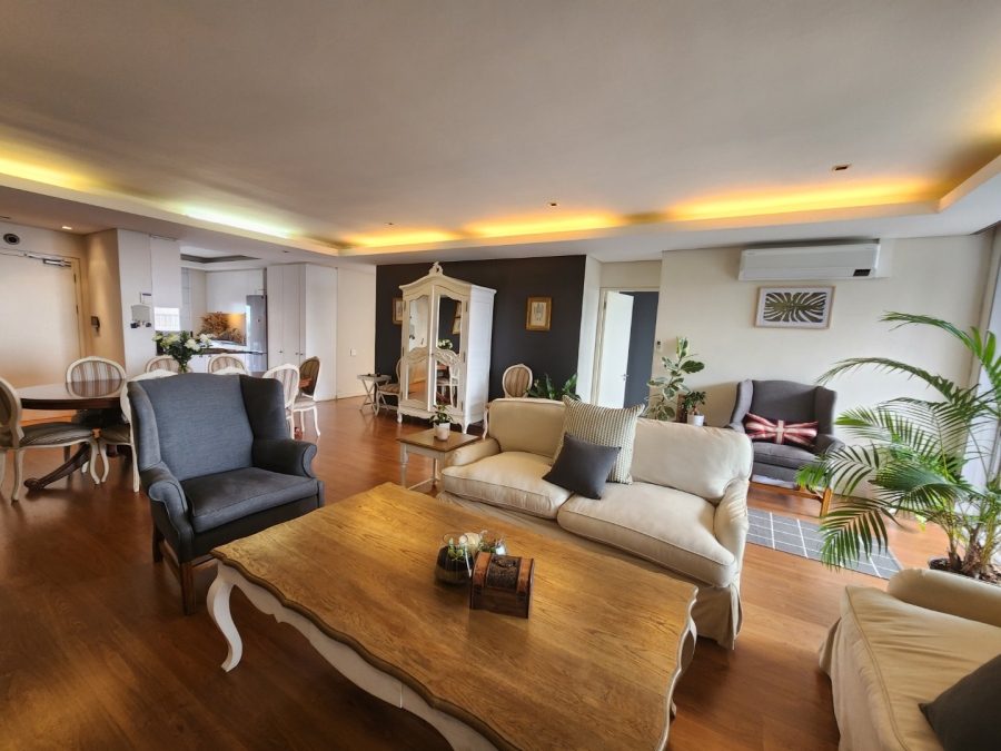 To Let 3 Bedroom Property for Rent in Green Point Western Cape